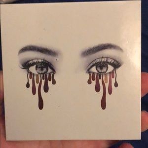 Kylie Cosmetics burgundy palette